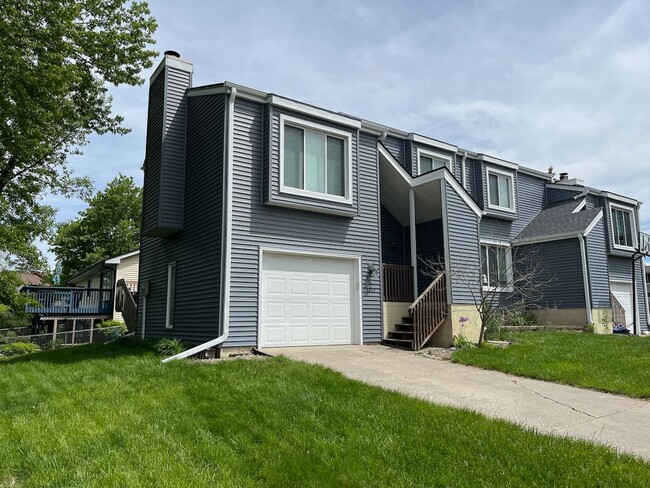 Building Photo - 2 BR, 1.5 BA Clive split level duplex. Deck and one car attached garage.
