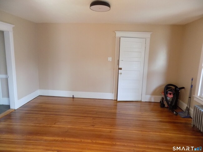 Photo - 175 Goodwin St Unidad 2nd Floor