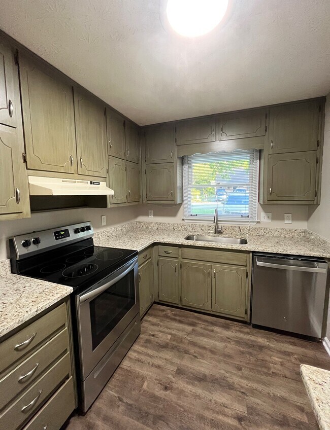 Kitchen - view of new stove top & dishwasher; window to front - 440 Williamsburg Way