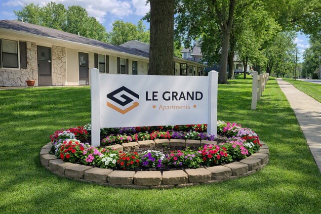 Building Photo - LeGrand Apartments Unit 303-8 SE Grand Ave