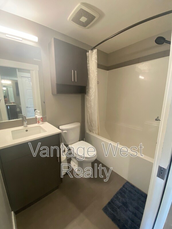 Photo - 925-925 Leon Ave