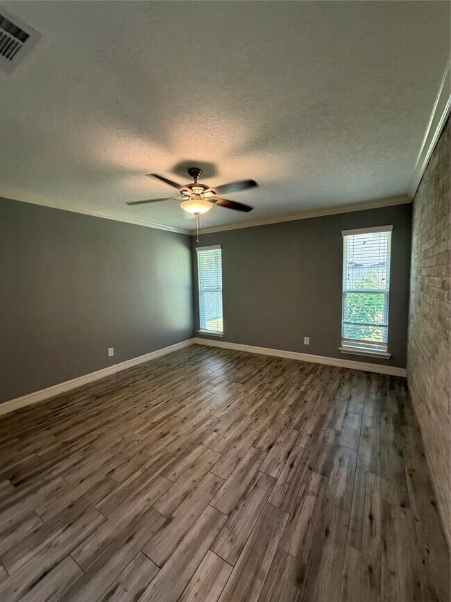 16215 Parksley Dr