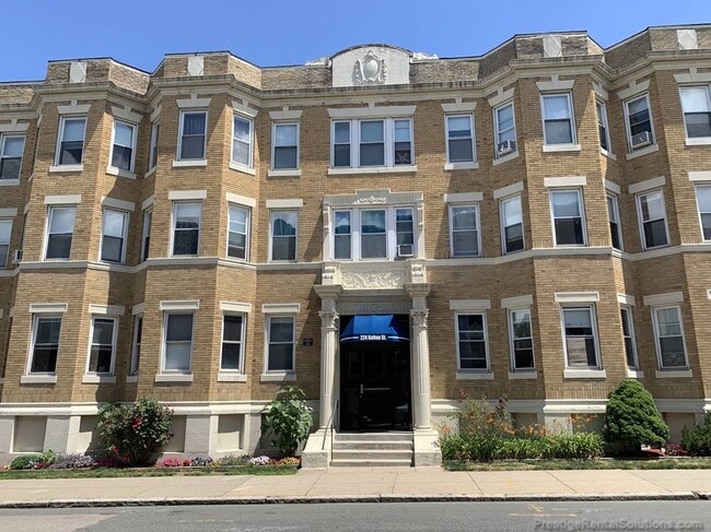 Photo - 224 Kelton St
