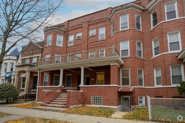 Building Photo - 666 E 50th Pl Rental