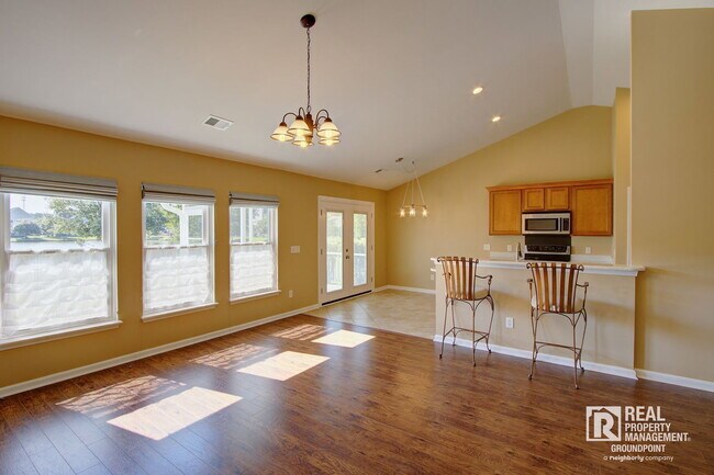 Photo - 97 Avonshire Dr