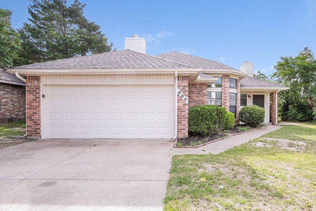 Building Photo - 605 Cox St