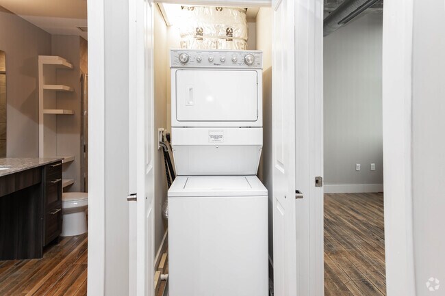 1BR, 1BA - 650SF