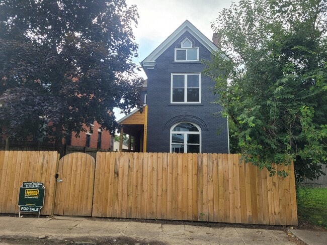 Photo - 927 Oakwood Ave