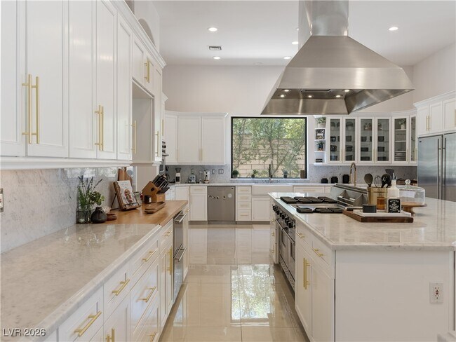 Photo - 190 Inveraray Ct