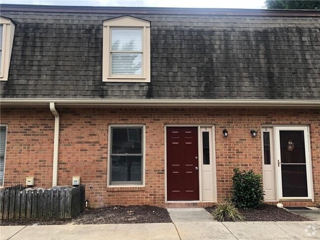 Building Photo - Great Oakwood location - 2 bedroom Rental