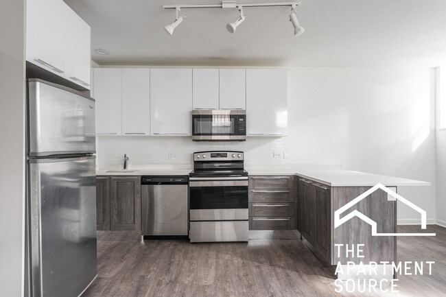 Building Photo - 940 W Winona St Unit 102