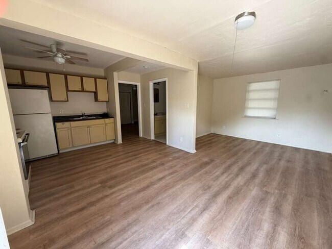 Photo - 717 SW 2nd Ct Unit 2