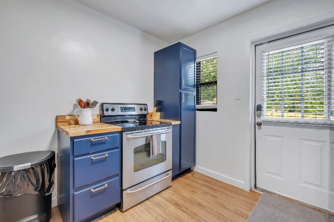 Photo - 1453-1453 Fisher Ln Unit 1453