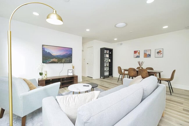 Building Photo - 1364 Sylvia Dr Unit ID1310561P Rental