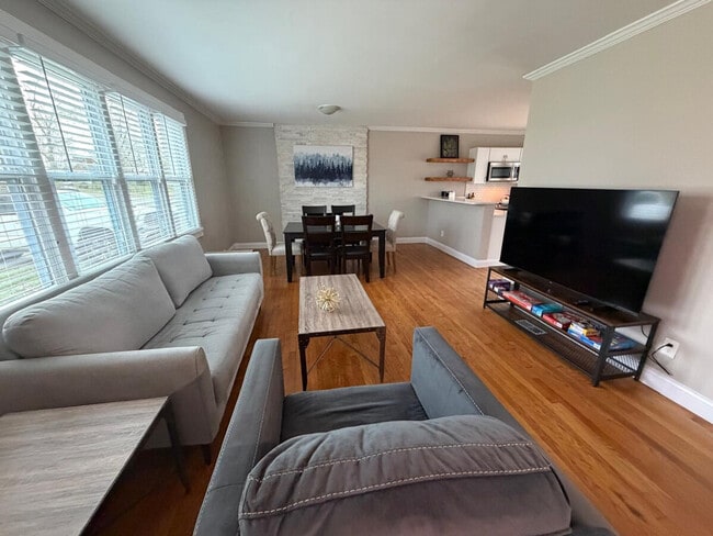 Building Photo - 6913 Etzel Ave Unit SI ID1496954P