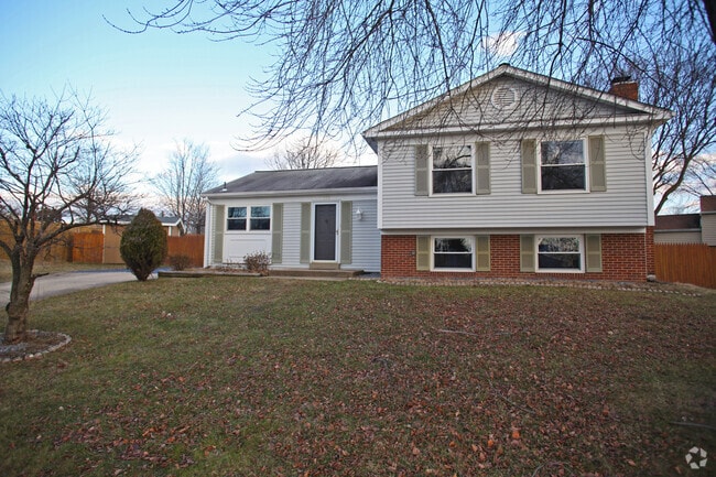 Building Photo - Gorgeous 4br/3.5ba SFH in convenient Herndon Rental