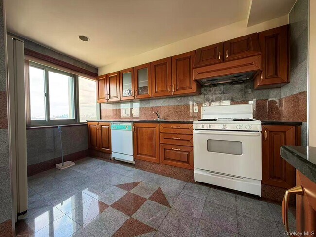 Photo - 43-18 Main St Unit 12C