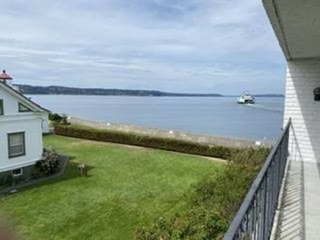 Building Photo - RARE on the Waterfront, beach, Sound view ... Rental