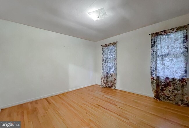 Photo - 9642 Charles St