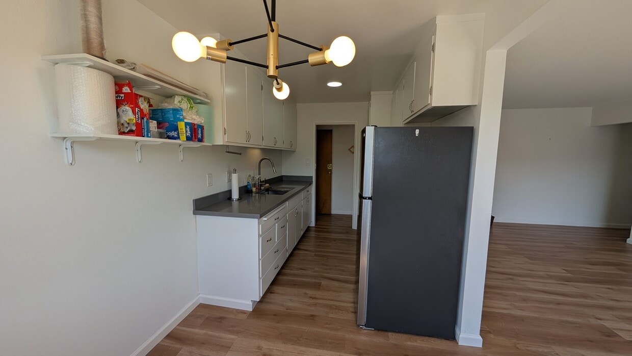 Modern Top Floor Condo, Newly Remodeled -U... - Modern Top Floor Condo, Newly Remodeled -U...