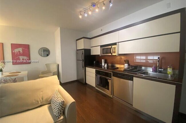 Photo - 435 21st St Unidad 204