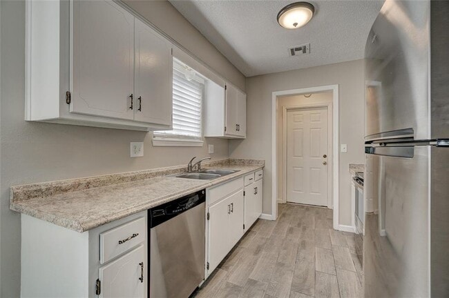 Photo - 1528 Apollo Rd