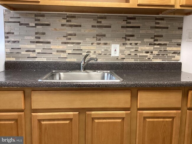 Photo - 615 Broadway