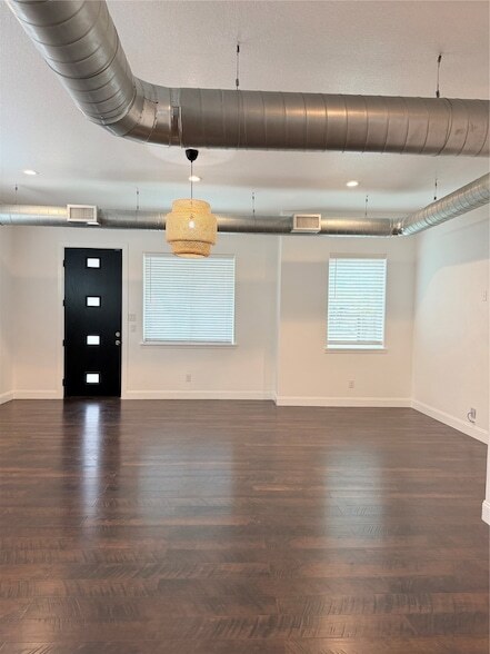 Photo - 202 N York St