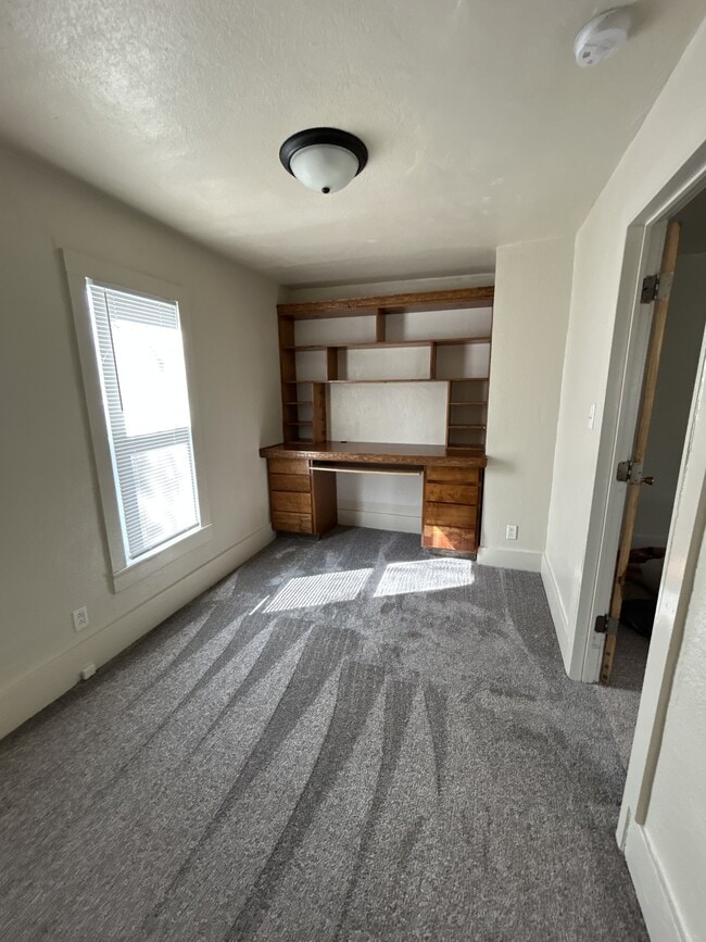 Photo - 411 W 9th St