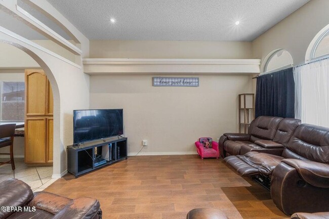 Photo - 2297 Lisa Sherr St