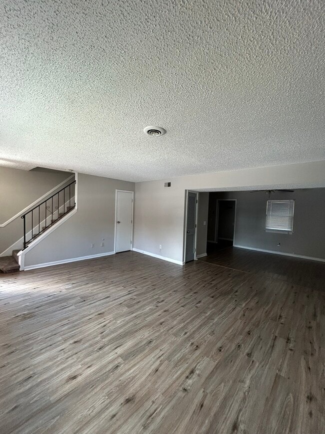 Photo - 4705 Leaf Crest Ct