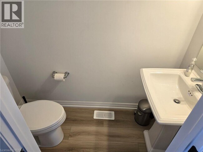 Photo - 55 TOM BROWN Dr