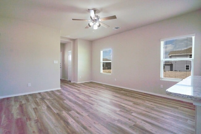 Photo - Hunters Ranch Beauty! 3 Bedroom 2 1/2 Bath Townhome