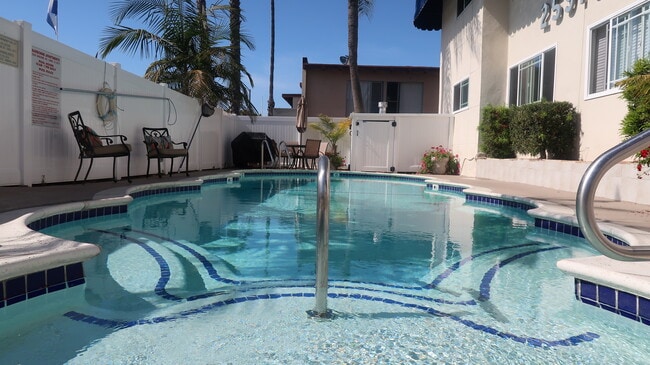 PISCINA - Narbonne Apartments