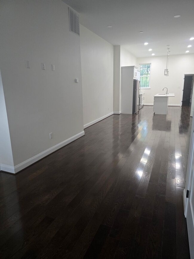 Building Photo - 516 N Carrollton Ave