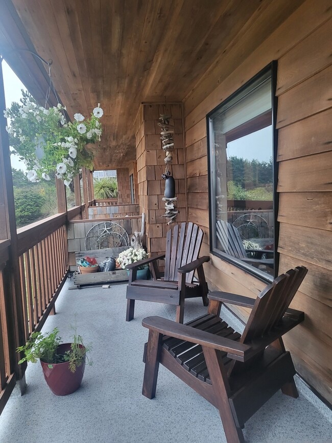 Covered deck - 2855 S Forrest St Unit 106