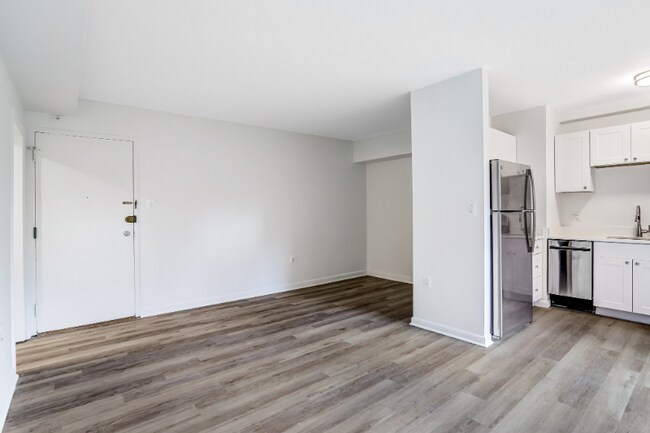 Photo - 4465 MacArthur Blvd NW Unit 8