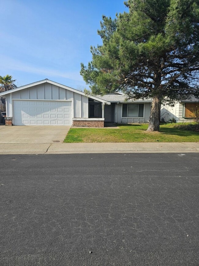 Building Photo - NICE UPDATED HOME IN SACRAMENTO!!