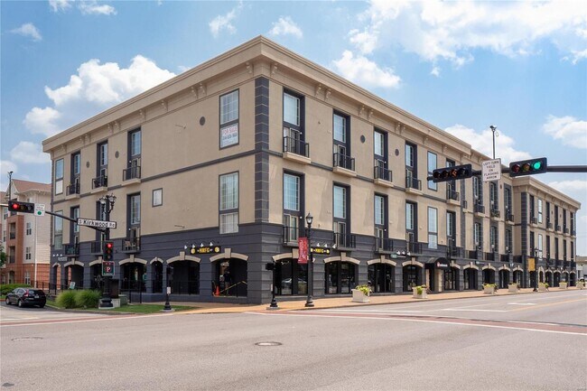 Building - 200 S Kirkwood Rd Unit 325