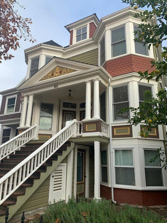 Building Photo - 611 D St Unit D
