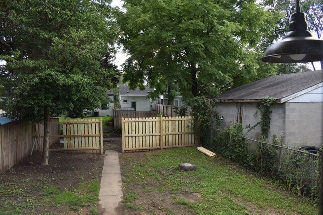 Photo - Renovated 3 Bedroom in Shelby Park close to Logan Street Market