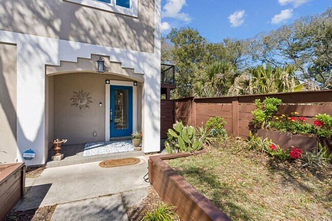 Photo - Steps to the Ocean! 3/3, 2198sq', Ocean View, Furnished