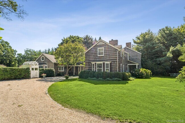 Photo - 20 Quogue St