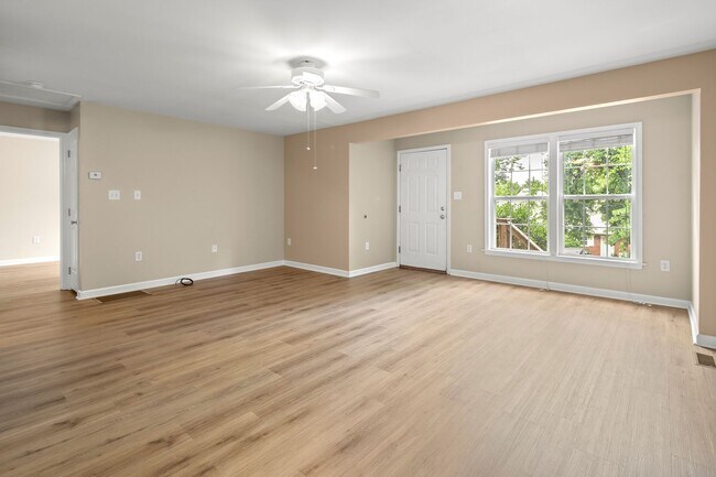 Photo - 305 Rosscraggon Rd Unit Apt B