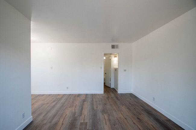 Photo - 4565 Hazeltine Ave Unit 215