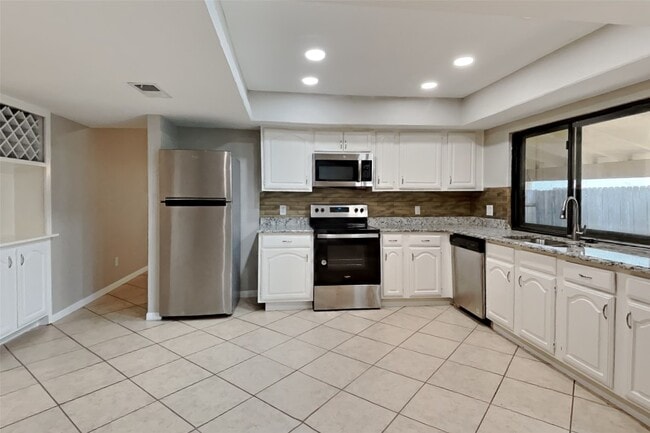 5119 Cairnleigh Dr