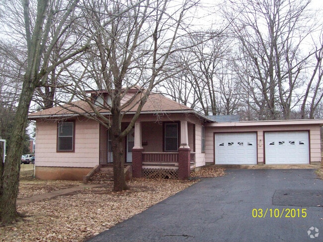 Building Photo - FARMINGTON - Historic downtown location / ... Rental
