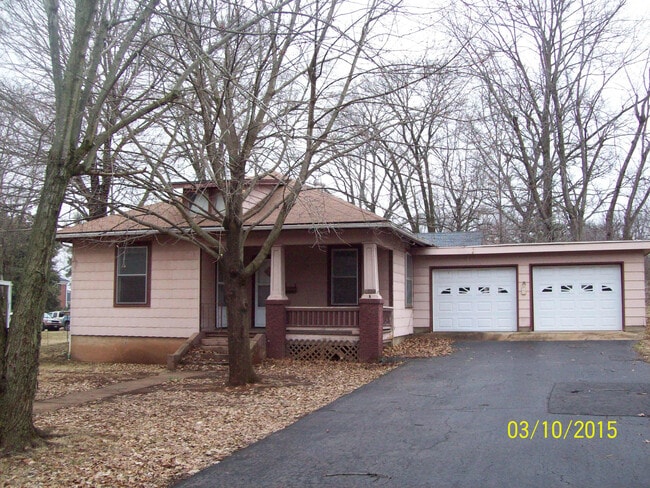 FARMINGTON - Historic downtown location / ... - FARMINGTON - Historic downtown location / ... House