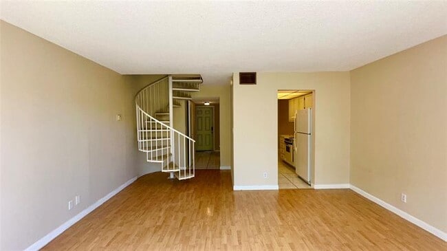 Photo - 670 Tennis Club Dr Unidad 308