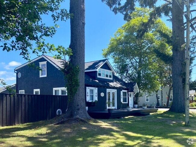 Building Photo - Black Raven Cottage in Historic Seaview ~ ... Rental